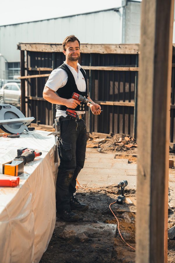 Leon auf der Baustelle